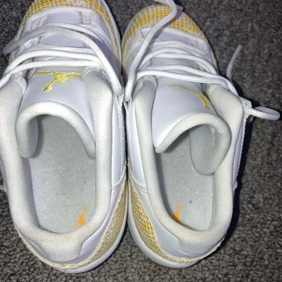 Jordan 11s 9C toddler sneakers White Yellow - Picture 5 of 7